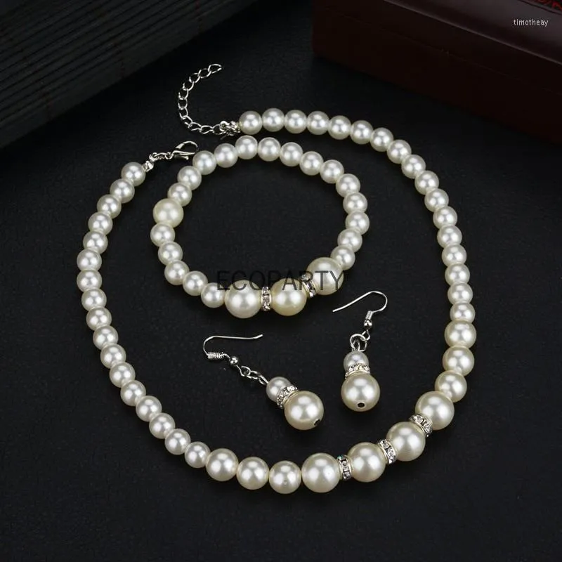 Collana Orecchini Set 45 S Gioielli di perle Tre pezzi Orecchini Bracciale Retro stile classico Bachelor Party Banchetto
