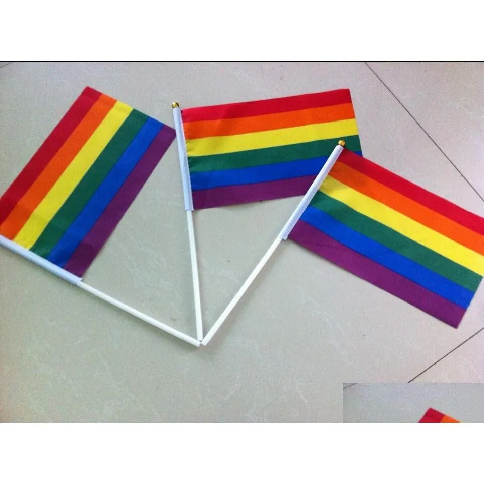 Banner-Flaggen, Regenbogen-Gay-Pride-Stick-Flagge, 21 x 14 cm, kreative Hand, Mini, tragbar, winken, mit Home-Festival-Party-Dekoration Vt1707 Dhkvy