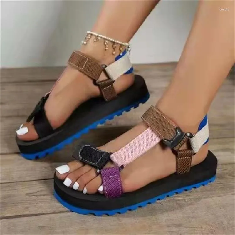 Sandaler Summer Women Platform Color Blocking Beach Shoes Tjock Soled Female Quick-Torka icke-halkans avslappnade fotbanor Zapatos
