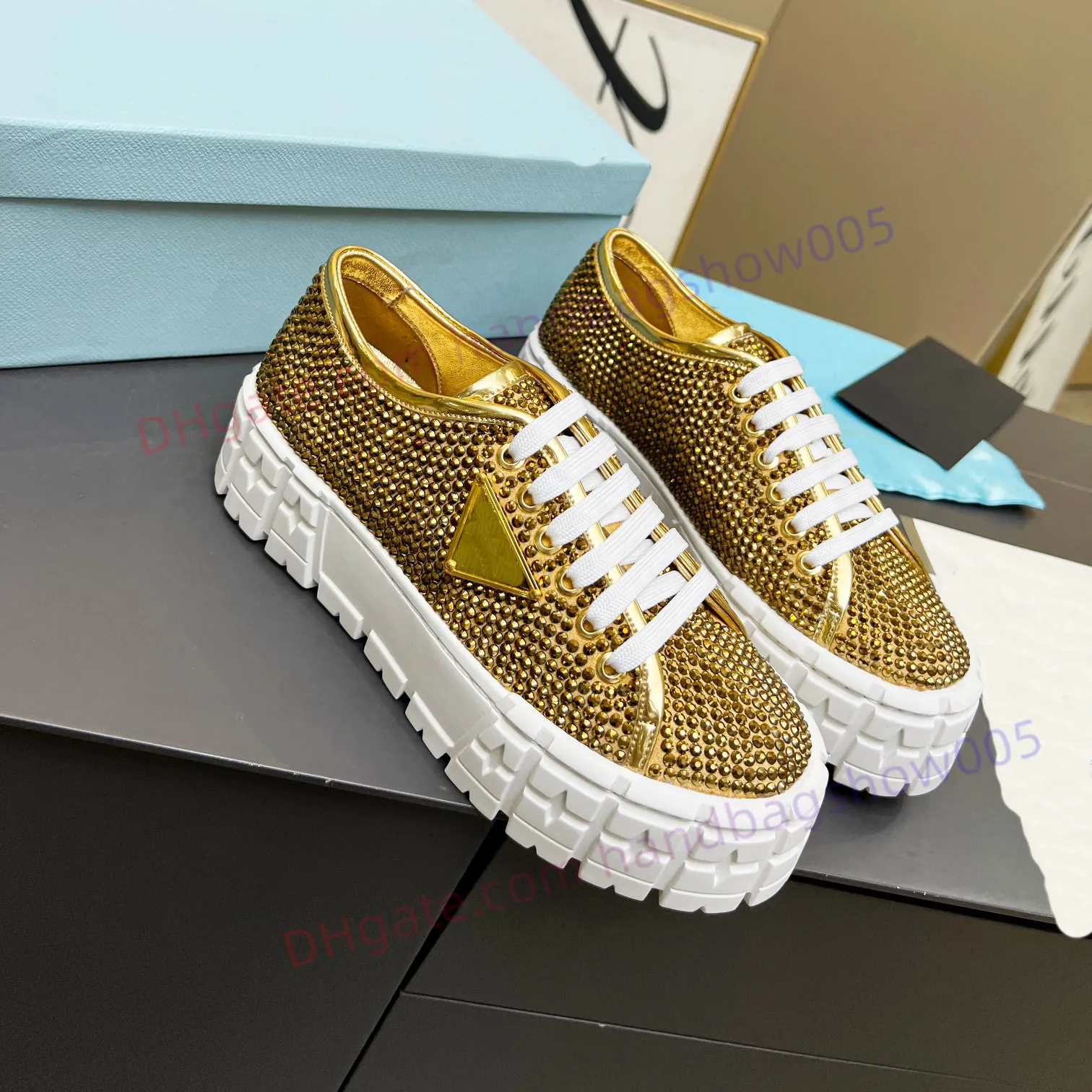 Top Designer Women shoes Casual shoes Running Shoes Dress shoes Luxury Leather Crystal Glitter diamond double wheel Flat shoes Thick bottom Embossed bottom