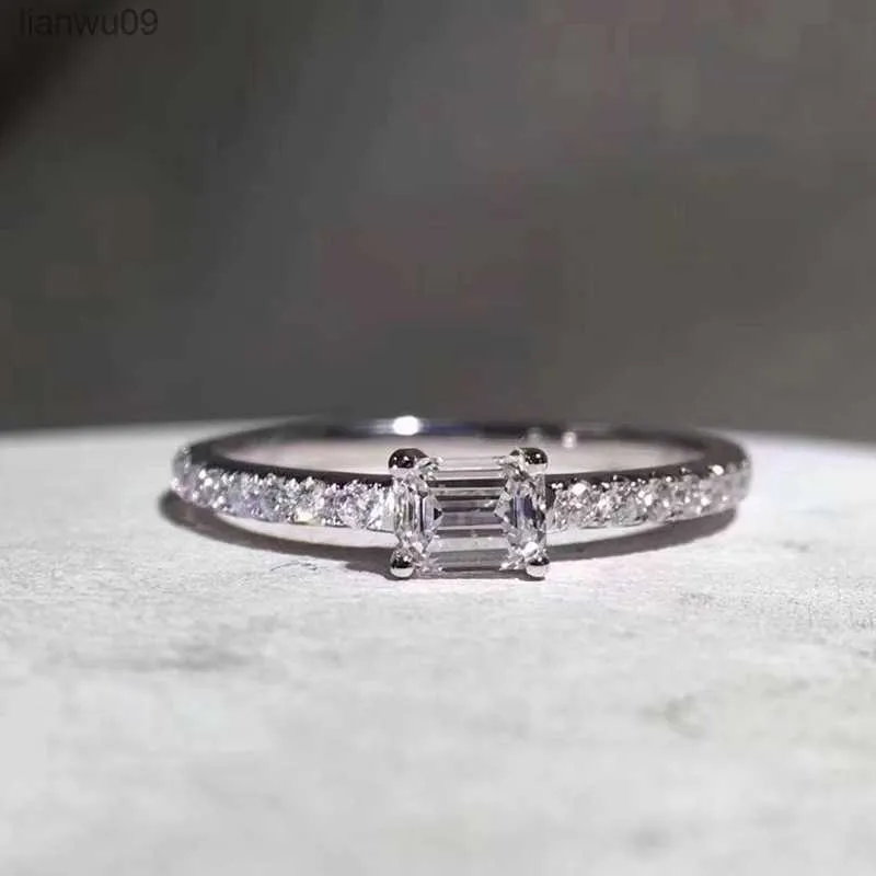 2022 NOUVELLES bagues simples pour les femmes S925 en argent sterling Moissanite promesse fiançailles bande de mariage mariée éternité bijoux cadeau L230704