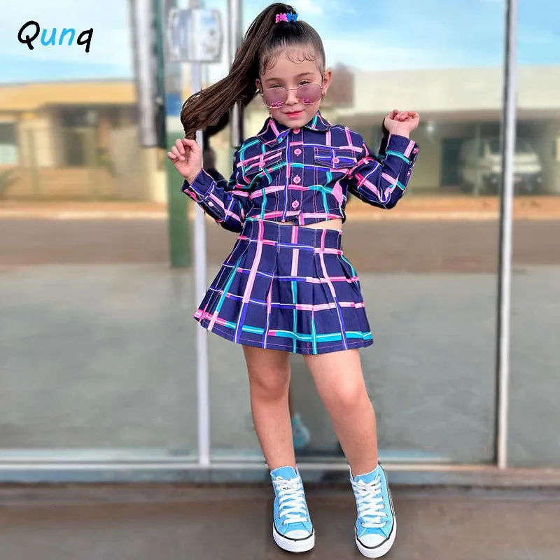 T shirts Qunq 2023 Summer Girls Turn Down Collar Plaid Long Sleeveless Top Pleated Skirt 2 Pieces Set Casual Kids Clothes Age 3 T 8T 230713