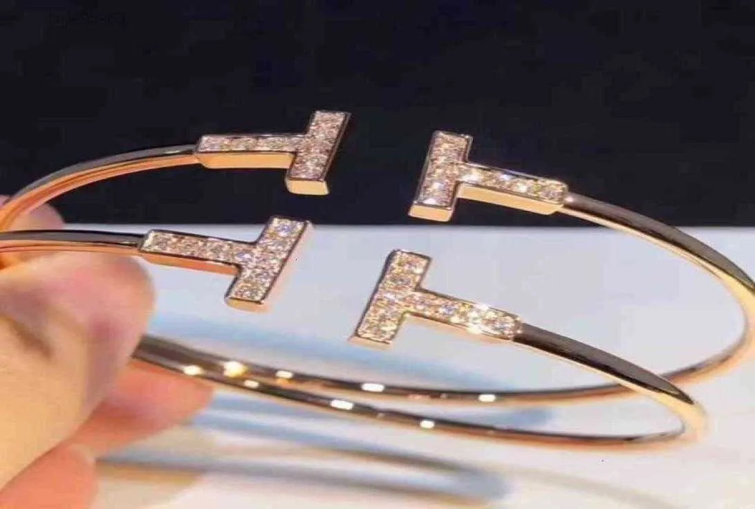 t Temperamento di minoranza coreano Semplice regalo di braccialetto di moda in oro rosa intarsiato per la fidanzata157683911111