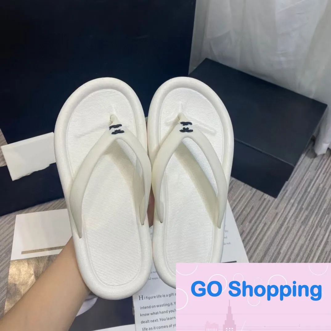 Design flip flops tjock botten all-match vit casual och lätta japanska och koreanska mode all-matchande injektion gjutna skor sandaler