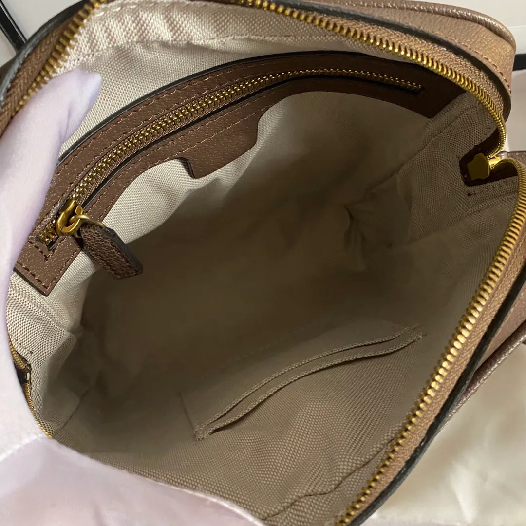 Designer herrarna crossbody väska premium läder blixtlås 2023 enkel färg casual bred axel rem enkel axel väska kvalitet aaa7926