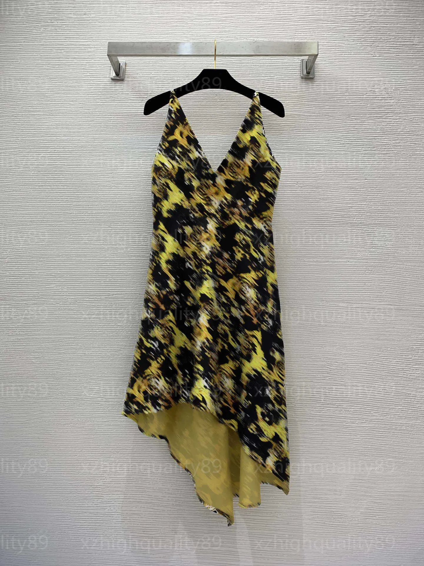 Vestido de praia de verão estilista roupas femininas alça saia carta estampada cintura fina decote em v profundo irregular saias de grife vestidos para mulher