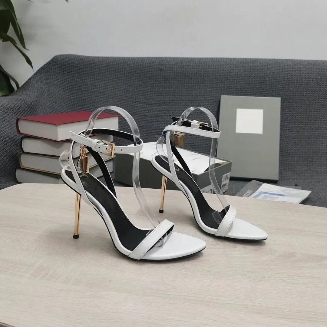 Flip-flop heel leather sandal Totême Black size 40 IT in Leather - 39757348