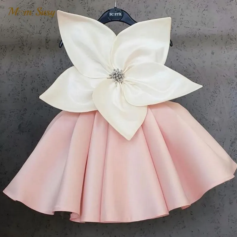 Flickans klänningar Fashion Girl Princess Satin Dress ärmlös barn vintage Big Flower Vestido Party Pageant Birthday Wedding Baby Clothes 1-12Y 230714