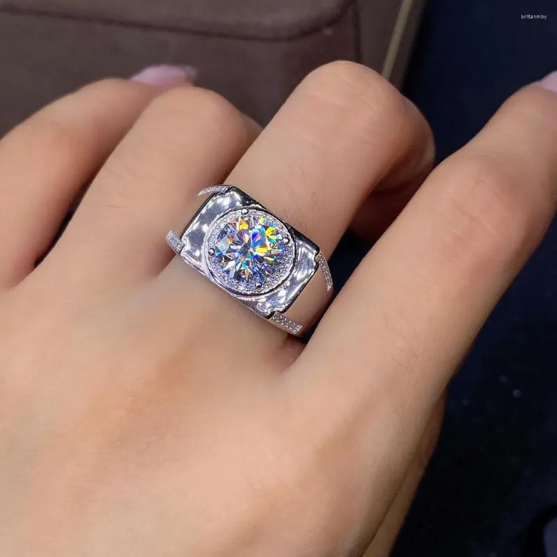 클러스터 링 925 실버 2ct Moissanite 남자 반지 아름다운 불 다이아몬드 대안 럭셔리 웨딩 보석을위한 클러스터