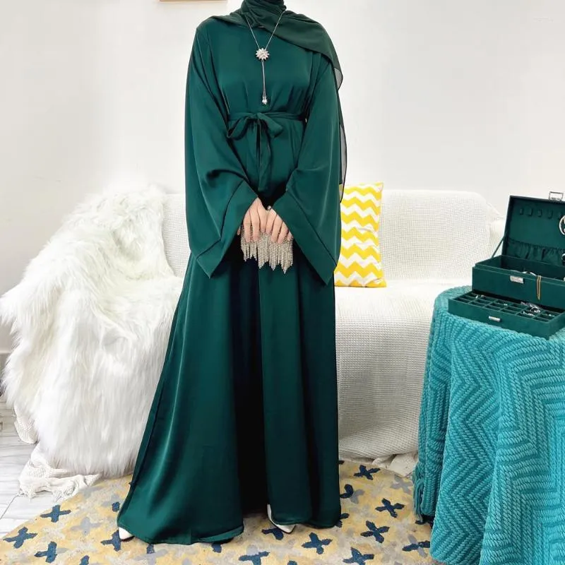 Vêtements ethniques Femmes élégantes Robe Moyen-Orient Dubaï Couleur unie Satin Maxi Robes musulmanes Manches longues Sash Vestidos Musulmanes Kaftan