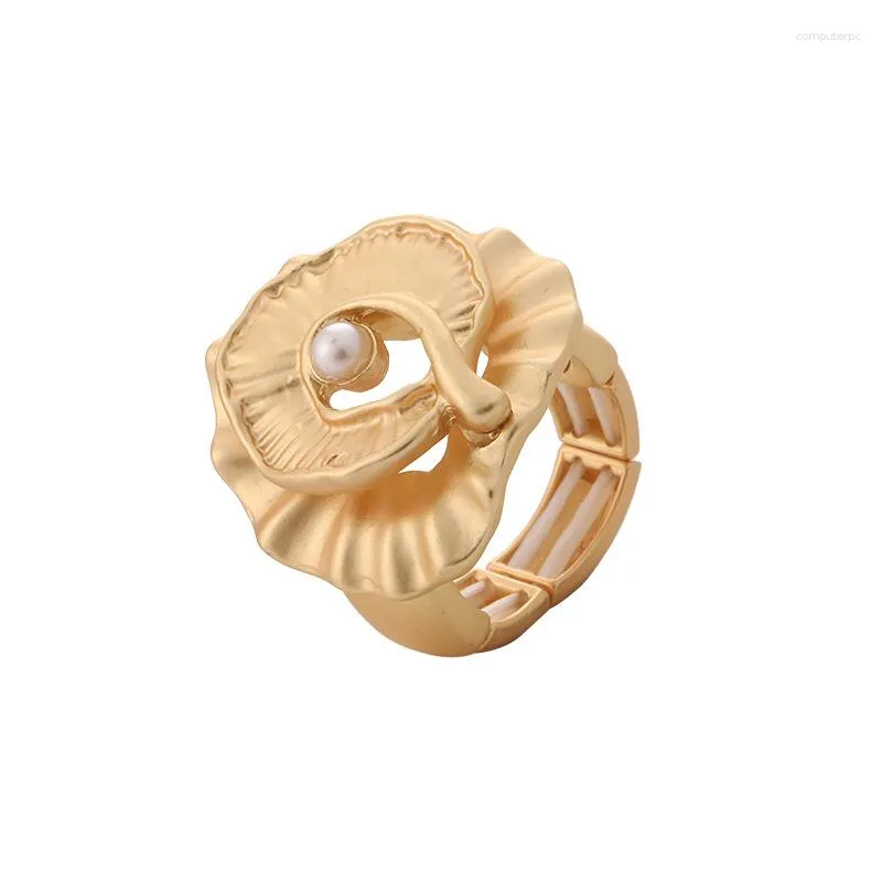 Wedding Rings Big Imitation Pearls Metal Hollow Exaggeration Design Finger Advanced Sense For Women Girls Party Gift