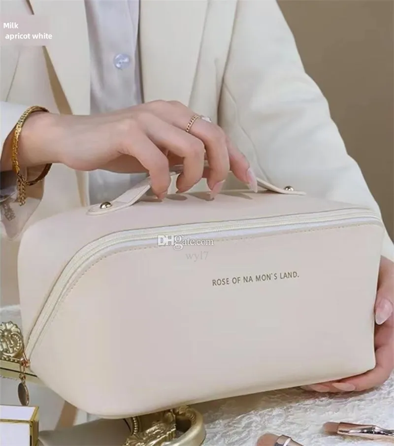 PU Leather Pillow Makeup Bag Ins Style Portable Women Wholesale Travel Bag Bag Costage Bag يمكن أن تخزن مستحضرات التجميل والفرش وأحمر الشفاه وما إلى ذلك