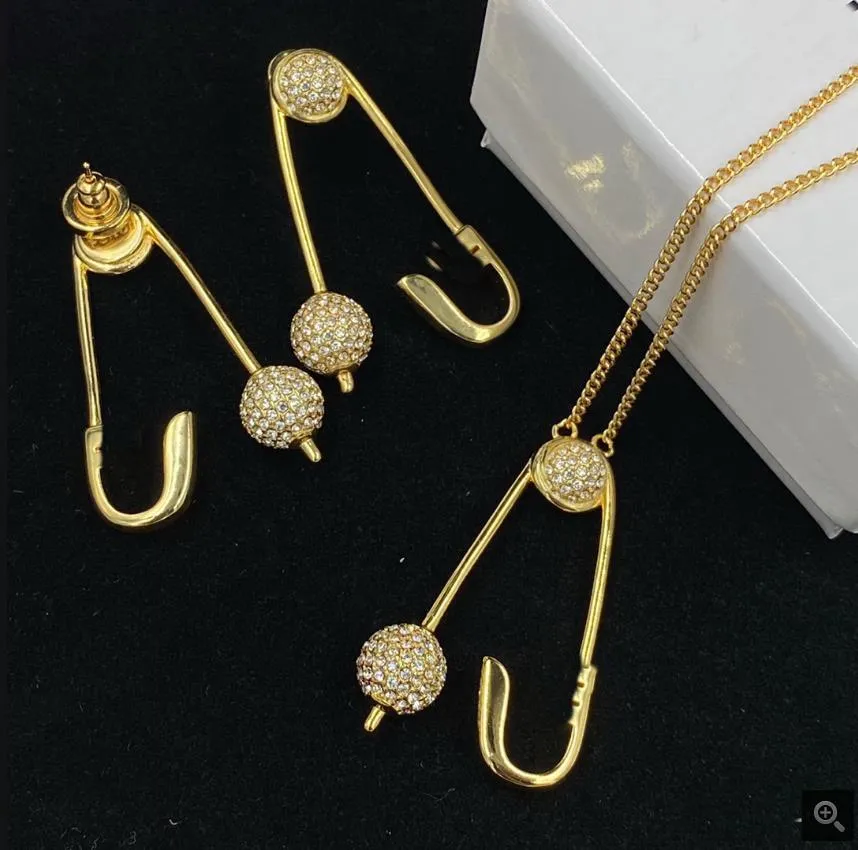 Fashion Banshee Gold Necklace Bracelet Sets Spherical diamond studded pin Paper clip pendant Brass Ladies Designer Jewelry Birthday Anniversary Gifts XMS2202