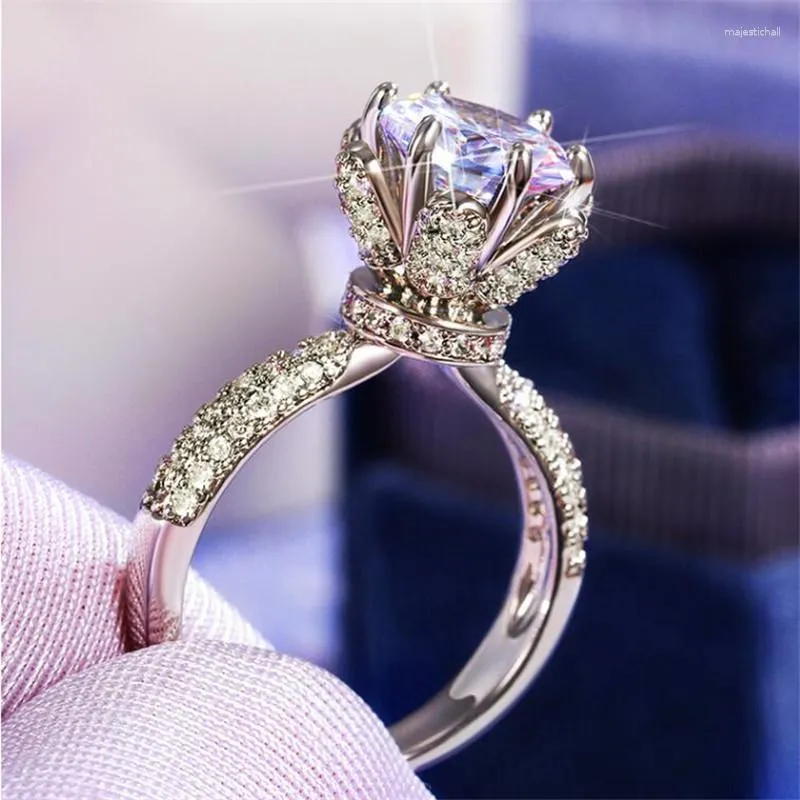 Pierścienie klastra upuszcza lśniąca luksusowa biżuteria 925 STRIBLING SREBRIOSE ZŁOTA ZŁOTA ZŁOTA ZŁOTA CUT TOPAZ CZ Diamond Women Wedding Flower Pierścień