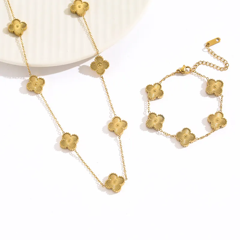 Set di gioielli di design di lusso classici a quattro foglie Conchiglia di diamanti Moda Donna Bracciale Orecchini Collana Accessori Regali