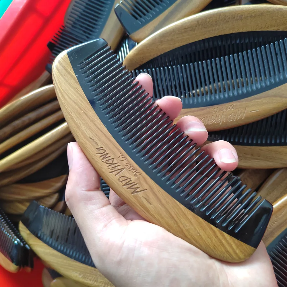 MOQ Customized Beard Comb Anti-Static Hair Combs Handmade Premium Natural Green SandalWood and Horn for Men