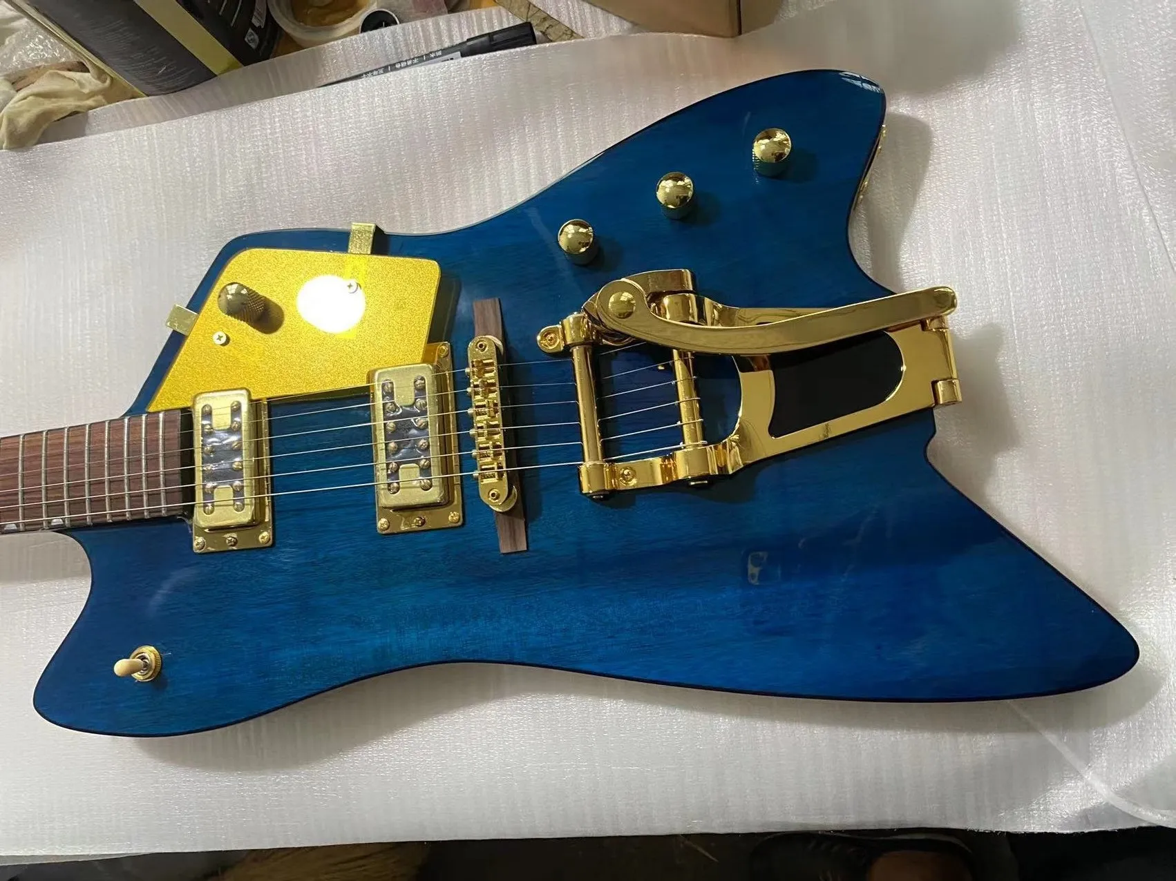 Custom 6199 Billy Bo Jupiter Blue Thunderbird Electric Guitar Black Body Binding Bigs Tremolo Bridge Gold Hardware Sparkle Gold Pickugard