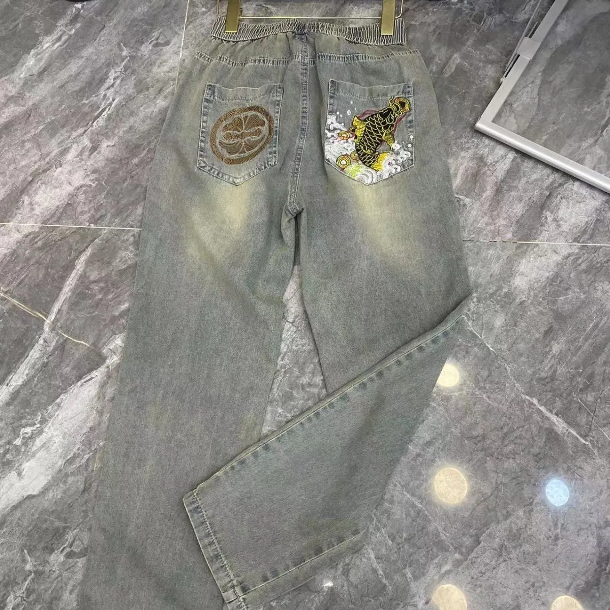 Broderad koi mode mäns tvättade vintage jeans mäns utländska stil pappa byxor mode