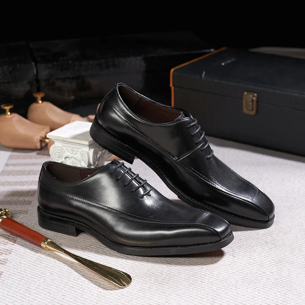 Klasyczne męskie buty z Oxford Dress Oryginalne skórzane koronkowe punktowe punktem kariery biuro kombinezonu Formalne buty dla mężczyzn Wedding Party Oxfords