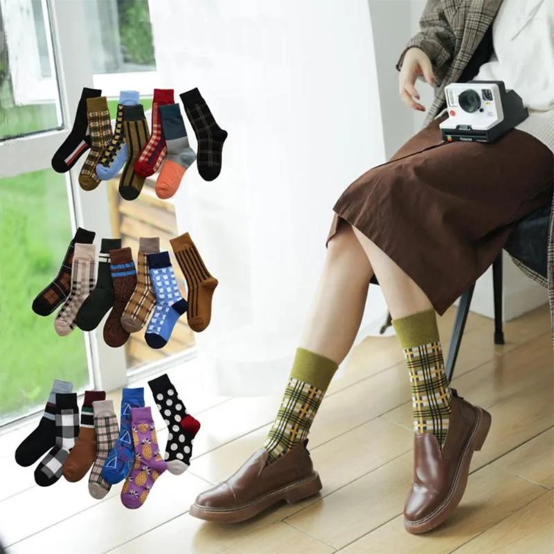 Chaussettes femmes automne et hiver femmes court mi-tube mollet japon corée du sud Europe états-unis neutre filet rouge bas