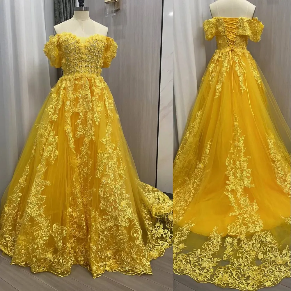 2023 Luxury Yellow Ball Gown Quinceanera Dresses Puffy Off Shoulder Lace Appliques Crystal Pärled Sweet 16 Puffy Tulle Flowers Plus Size Prom Evening Gowns