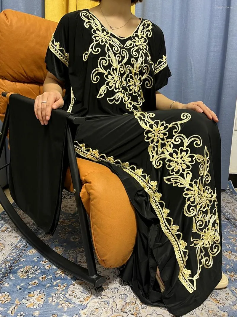 Etniska kläder abayas för kvinnor 2023 Pure Applique Ice Silk Embroider Loose Slim Jilbab African Islamic Kaftan Muslim Dresses With