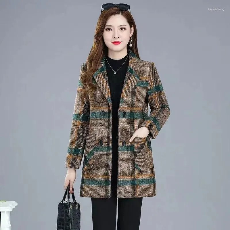 Kvinnorjackor Mors kläddräkt Plaid Woolen Jacket Autumn Winter Thicken Slim Long-Sleeved Outwear Plus Size Size 5xl All-Match Coat