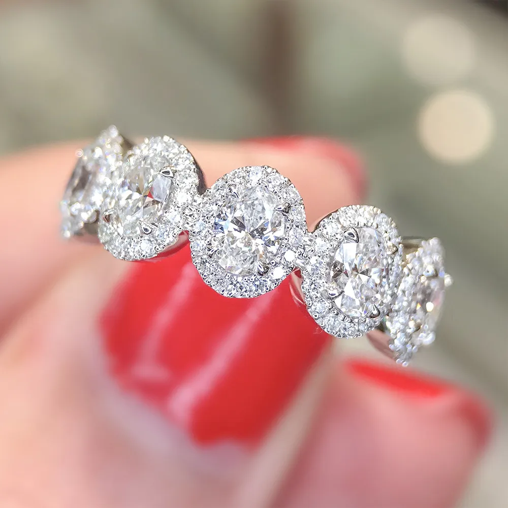 Huitan Trendy Fancy Oval CZ Women Rings Högkvalitativa silverfärgbröllop Band Kvinnliga ringengagemangsmycken Hot Drop Shipping