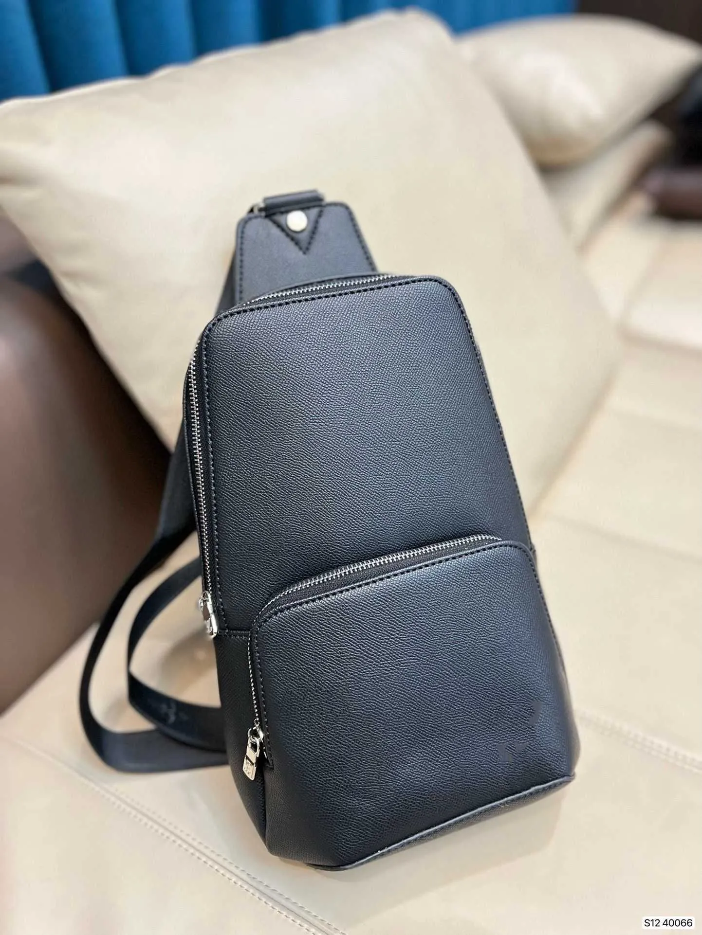 Diseñadores de lujo AVENUE Sling Shoulder Bag Mini Men Crossbody Chest Bags Louiseities Viutonitis Leather Sporty Outdoor Monedero Monedero