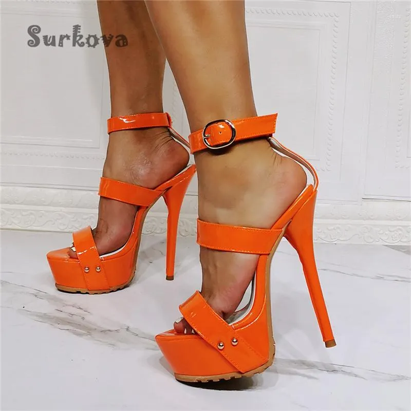 Sandalet turuncu pu deri ayak bileği kayış seksi lüks yüksek topuklu bayanlar peep ayak pompalar platform stilettos elbise parti düğün ayakkabıları