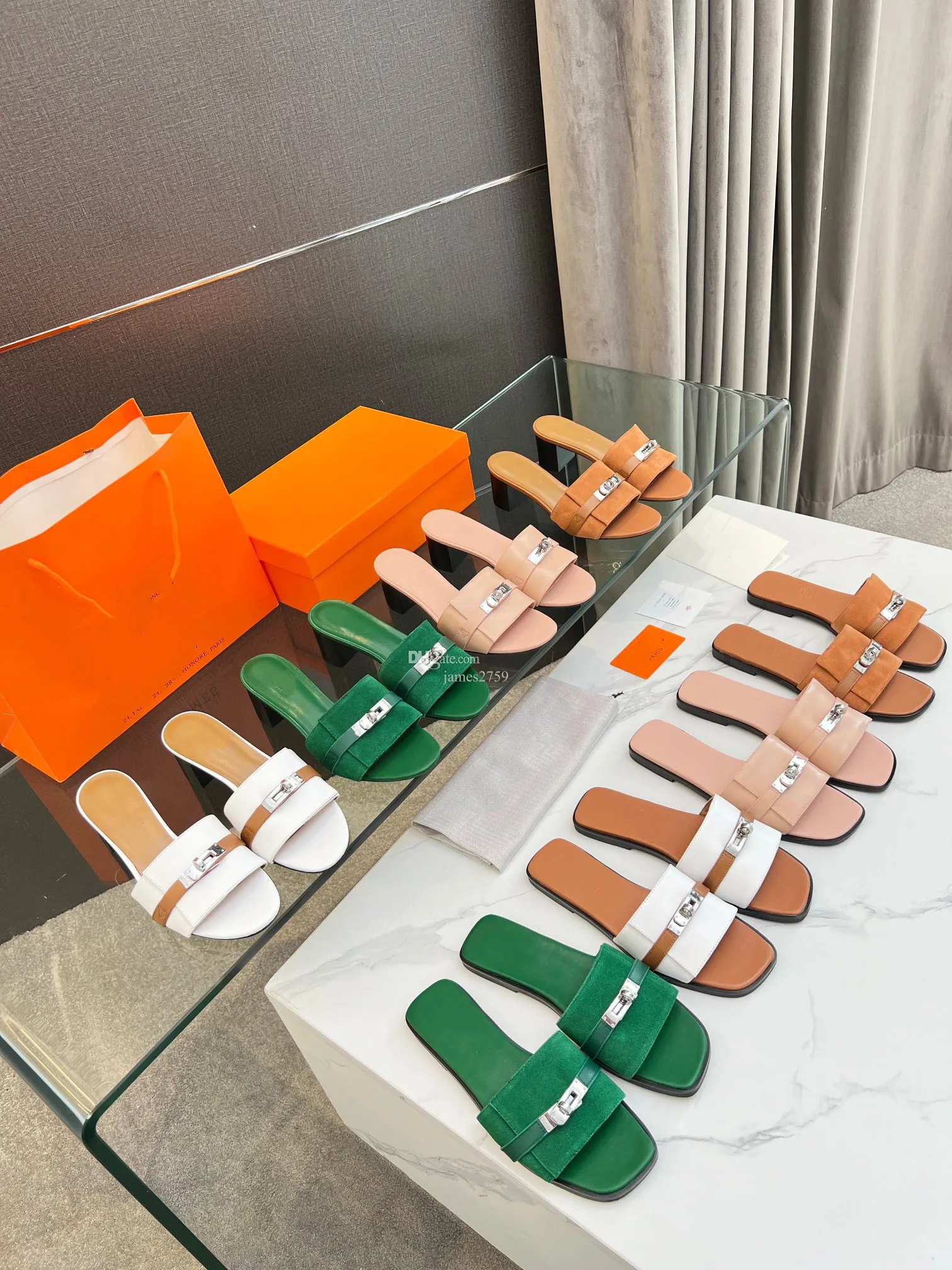 2023 Lüks Tasarımcı Slaytlar Flip-Tweps Kadın Terlik Ev kaymaz sandalet patlama modelleri açık yaz plajı trend düşük topuklular basit boyut 35-41 kutu