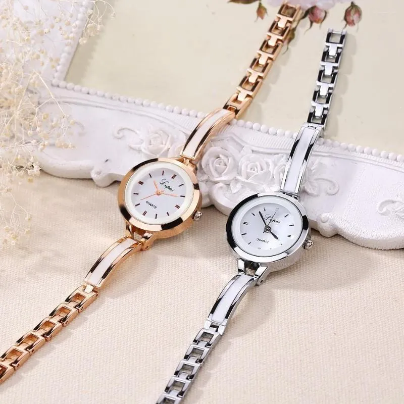 Нарученные часы маленькие золотые браслет браслет роскошные часы из нержавеющей стали ретро -дамская кварцевая модная модное повседневное платье женские часы