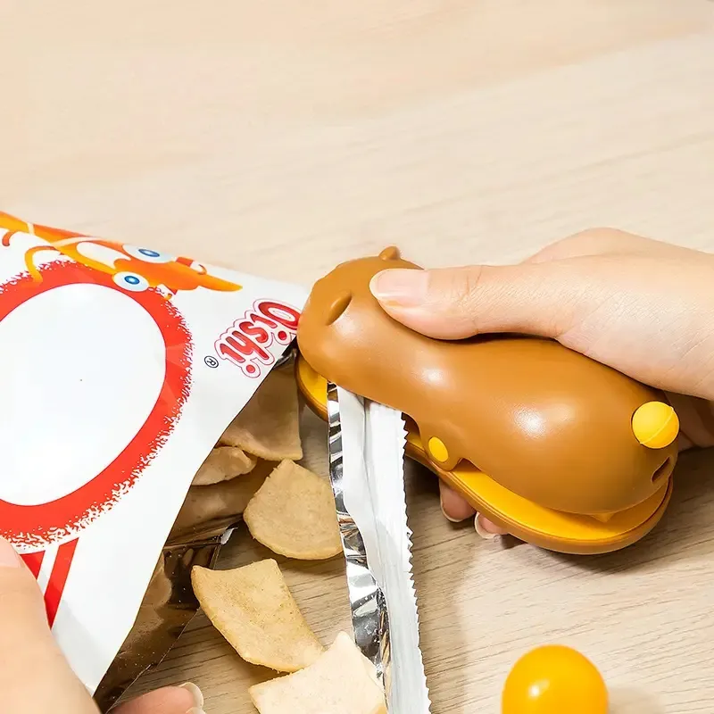 Die niedliche Mini-Ladeversiegelungsmaschine 2-in-1 eignet sich für Snacks aus Plastiktüten, Picknickaktivitäten im Freien und die Aufbewahrung von Lebensmitteln