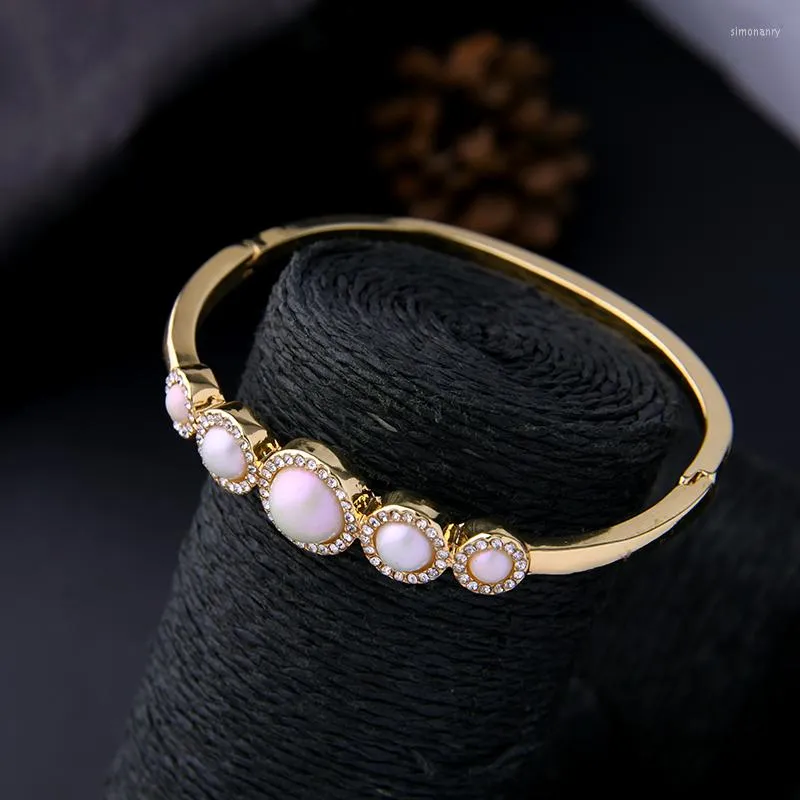 Bangle Kissme Exquisite Crystal Imitation Pearl Cuff Armband för kvinnor Guldfärg Miljödlegering 2023 Fashion Jewelry