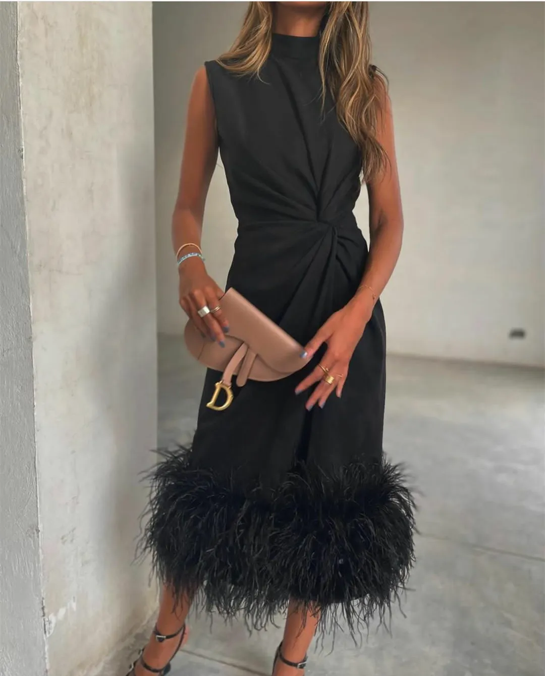 Classy Short Black Crepe Muslim Evening Dresses With Feathers Sheath High Neck Pleated Zipper Back Robe de soiree for Women