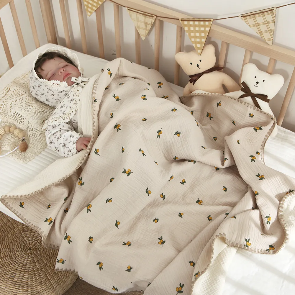 Filtar Svadlande babyfiltar för sängar 4 lager bomull Swaddle Muslin Filt sängkläder linne bebis tillbehör födda badhandduk Mor barn 230717
