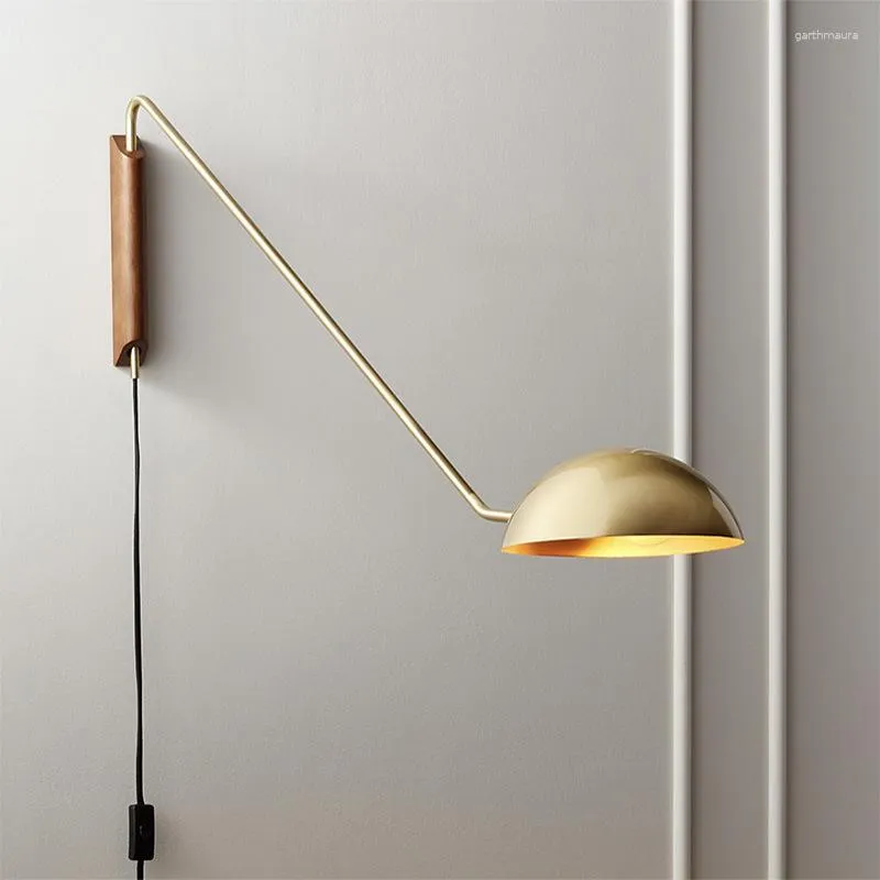 Lampes murales Italie Design moderne Lampe en métal avec bras long rotatif pour salon Canapé Lumière Monté Base en bois