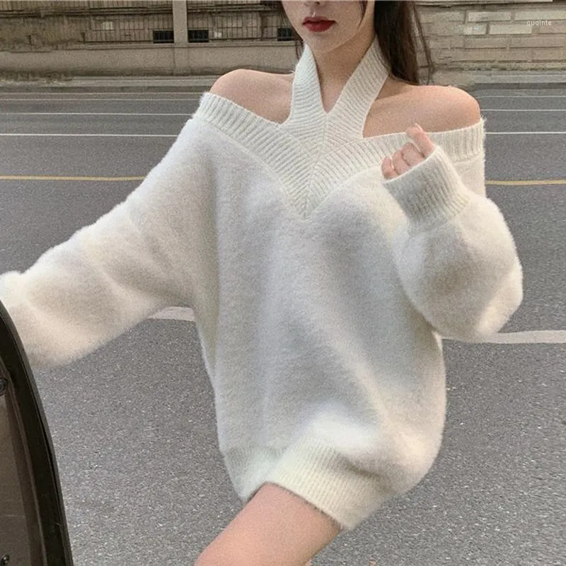 Kvinnors tröjor Elegant sexig off -axel snedstreck stickad tröja kvinnor 2023 Autumn Korean Mink Fleece överdimensionerade solida tröjor