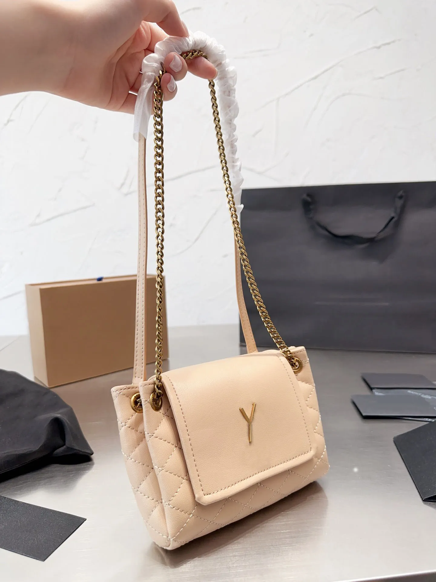 哀さん専用 DHgate.com:Womens Genuine Leather Embroidery Thread Designer