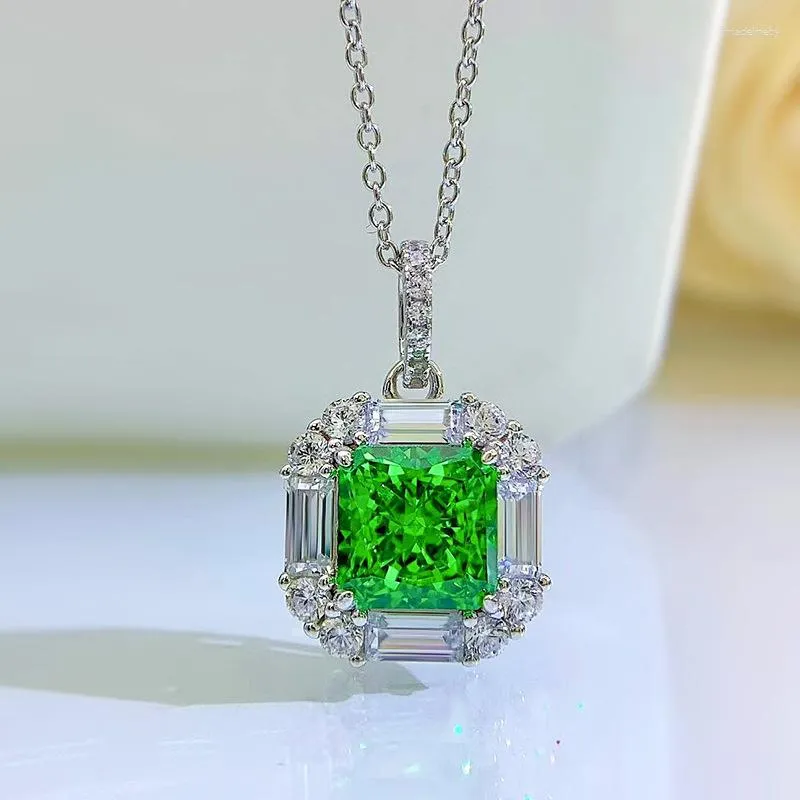 Chaînes 2023 Argent 925 Plaqué Or 2 Diamants Frais Et Beau Collier Vert Taille Émeraude