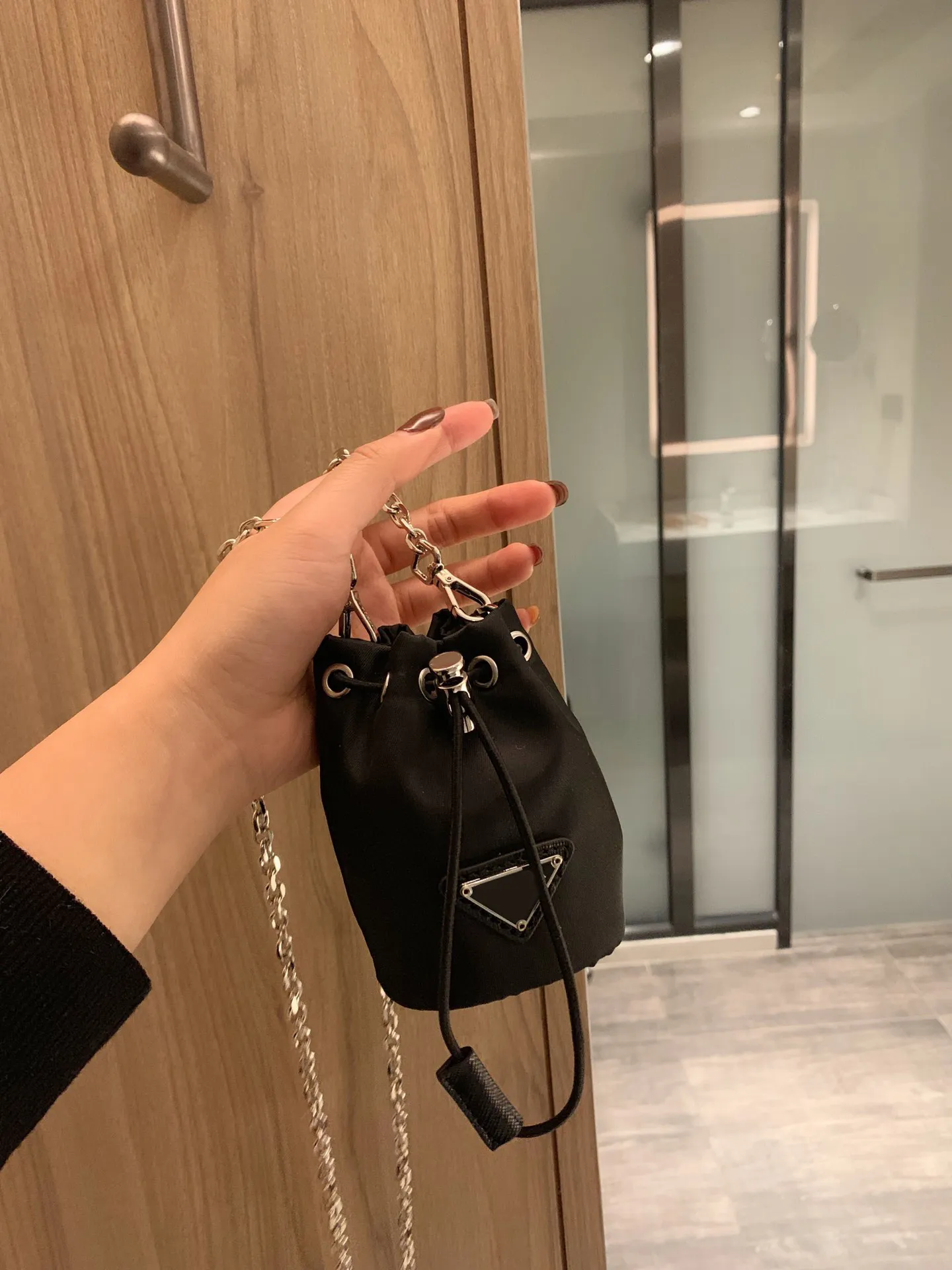 Nieuwe luxe damessleutelhanger mobiele telefoontas dames crossbar mini tas lange ketting schouderriem Messenger Bag Drawstring classic