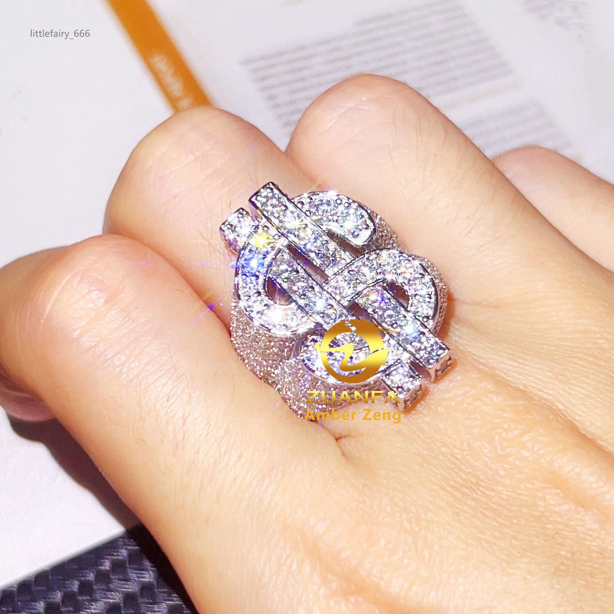 شحن سريع S925 Sterling Silver Dollar Ring Design Baguette Fashion Moissanite Jewelry Men Ries Hip Hop Ring