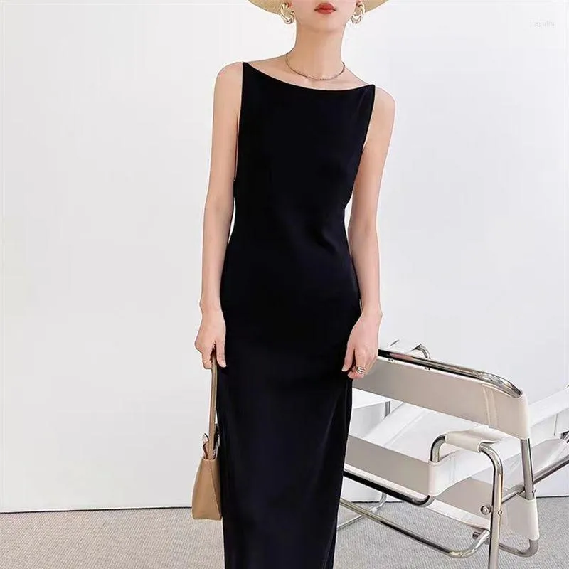 Casual Dresses Backless Strap Long Dress Women 2023 Högkvalitativ snedstreck Fashion Svart Sticked Bodycon Slim Sexig Simple Robe P807