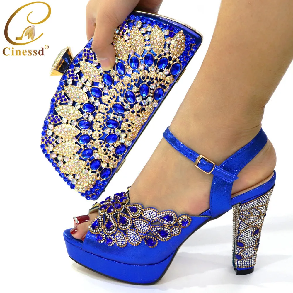 Chegada de sapatos sociais Conjunto de bolsas e sapatos de casamento africanos decorados com sapatos e bolsas de strass para combinar com sapatos de casamento luxuosos femininos 230717