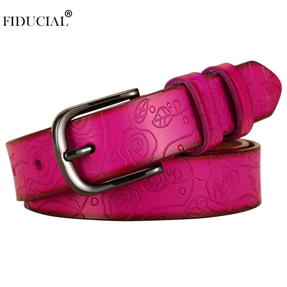 Bältesmodedesign Floral Mönster Rose Red äkta läder Kvinnliga bälte Kvinnstift Buckle Metal Belts 28mm bred FCO082 230717