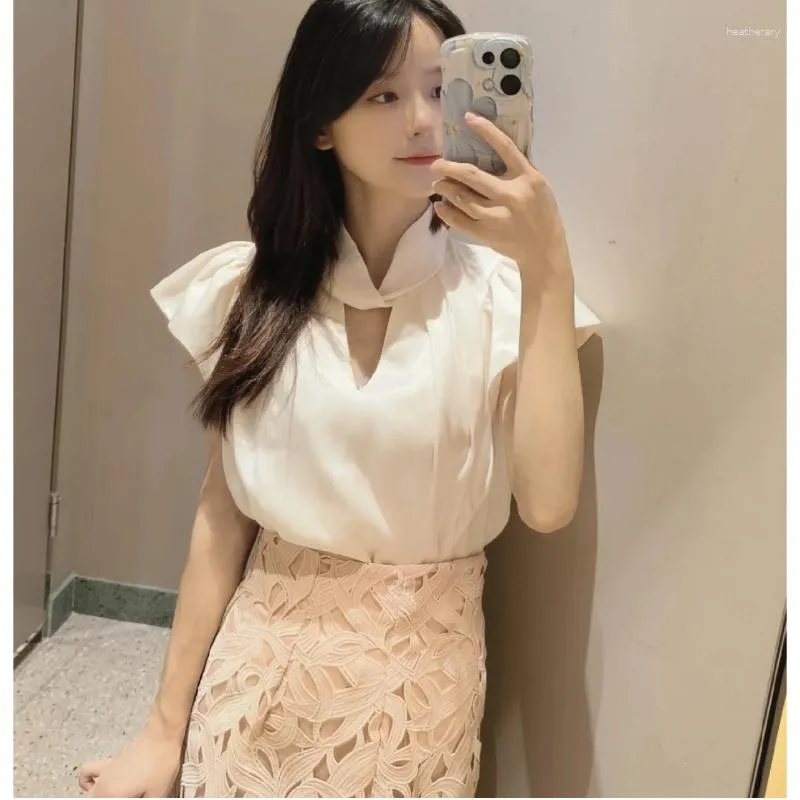 Dames Blouses Wakuta Hollow Out Singel Button Design Shirt Vrouwelijke Chique Kruiskraag Top Japanse Stijl Vliegende Mouwen Losse Elegante Blouse