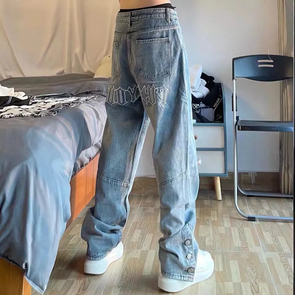 Mäns jeans streetwear ungdomsmode broderi lösa denim byxor ljusblå tvättad nödställd rak personlig fot manschettknapp 230718