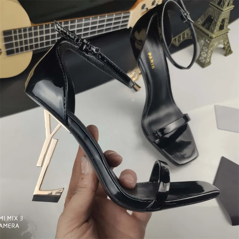 Tasarımcı Yüksek Topuklu Elbise Kadınlar 10cm Luxurys Kalın Alt Platform Peep-Toes Sandalet Pompaları Düğün Siyah Altın Altın