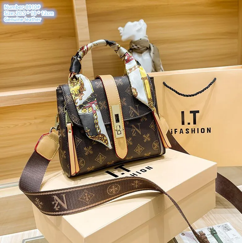 Factory wholesale ladies shoulder bag 2 colors classic retro letter printed handbags elegant leather scarf handbag popular double zipper women's backpack