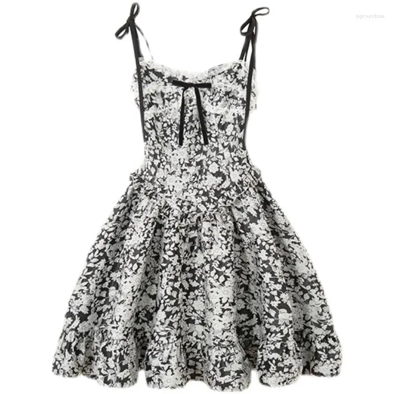 Casual klänningar Sling Princess Dress Female Summer Black Trevlig präglad Break French Embroidery Square Collar